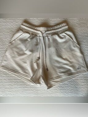 ALO Yoga Cream Athletic Lounge Shorts with Drawstring